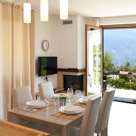 Apartment Gli Ulivi 4 In Tremezzina Lake Como Shared Pool トレメッツォ
