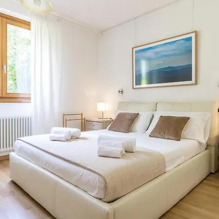 Apartment Gli Ulivi 4 In Tremezzina Lake Como Shared Pool トレメッツォ