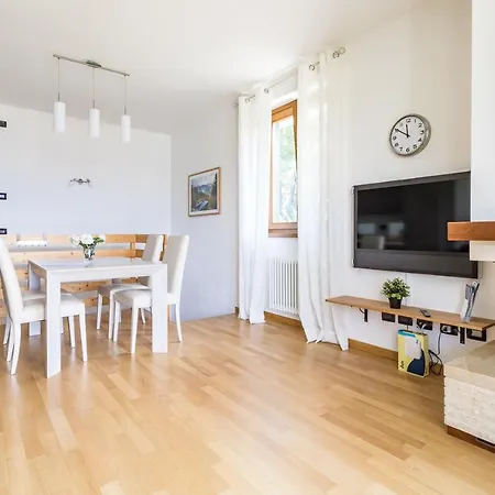 Apartment Gli Ulivi 4 In Tremezzina شقة