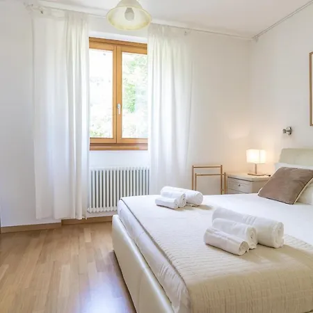 Apartment Gli Ulivi 4 In Tremezzina شقة *